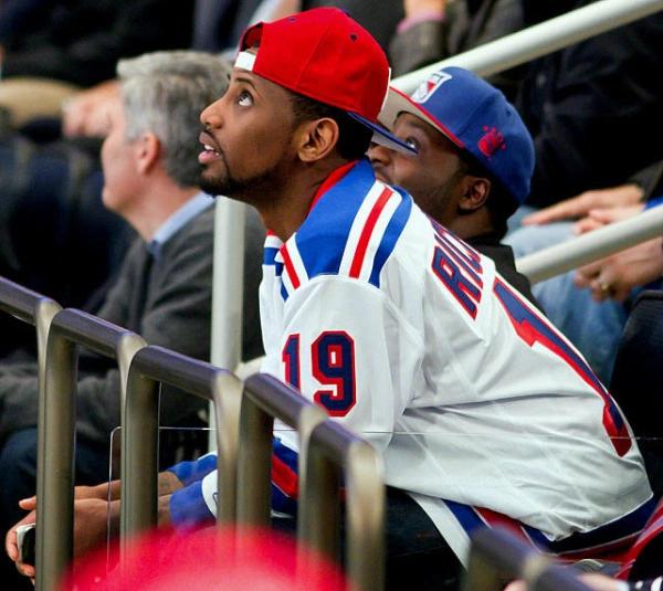 Hockey jerseys have returned to hip-hop : r/hockey